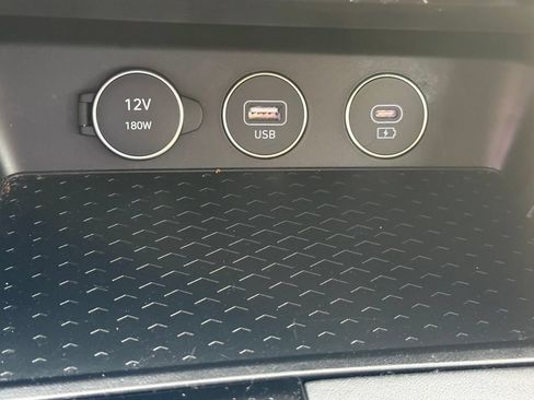 Used 2025 Genesis G70 2.5T RWD image 25