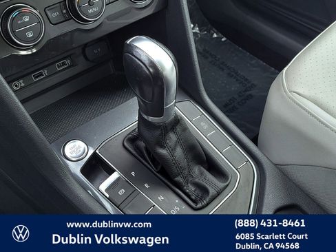 Used 2018 Volkswagen Tiguan SEL image 20