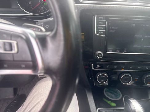 Used 2017 Volkswagen Jetta GLI FWD image 3