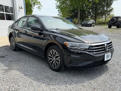 Used 2021 Volkswagen Jetta SE FWD image 3