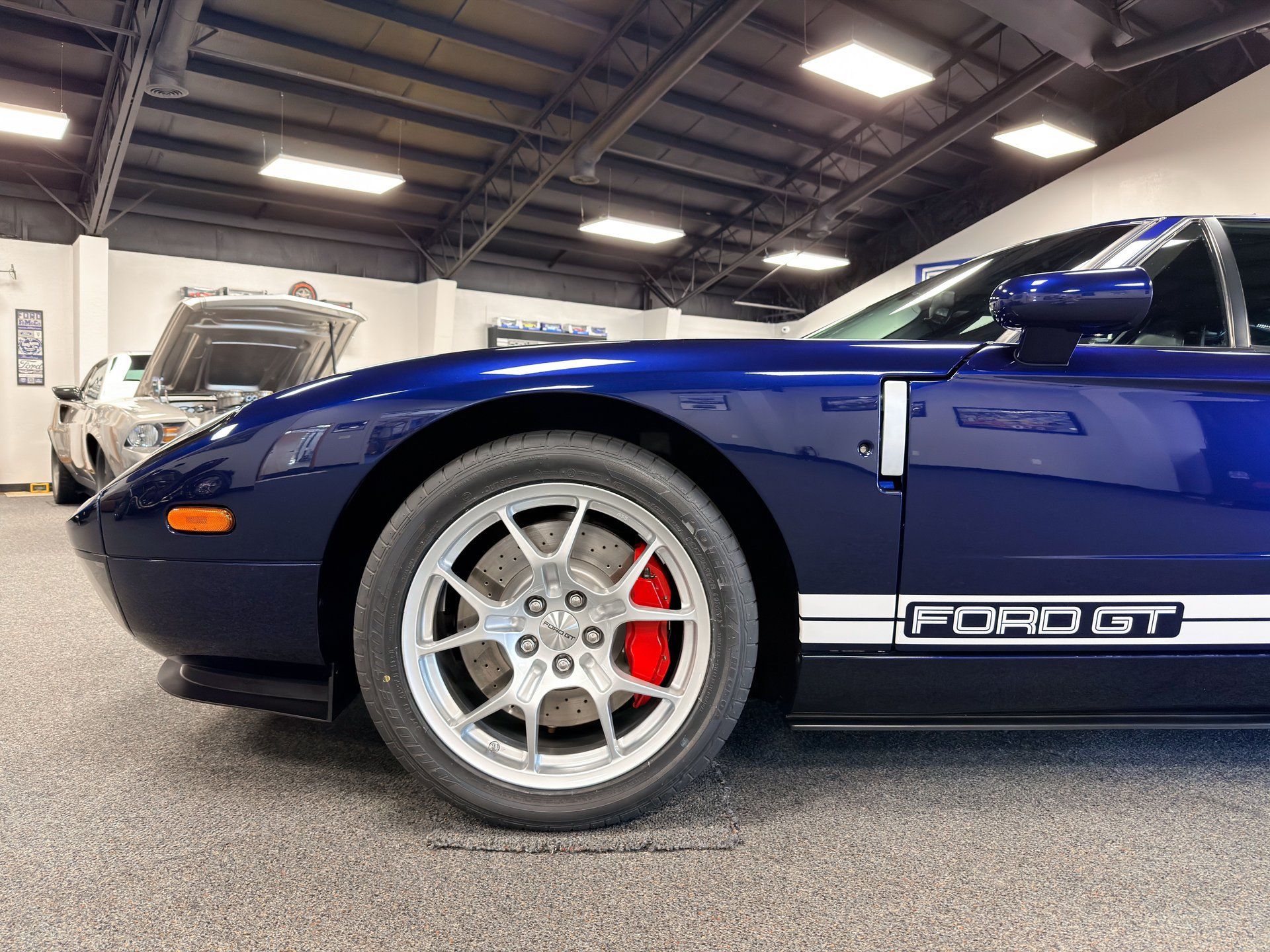Used 2006 Ford GT RWD image 17