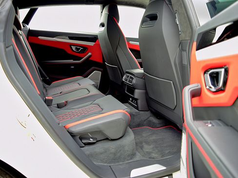 Used 2024 Lamborghini Urus S image 31