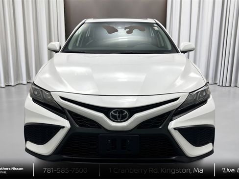 Used 2023 Toyota Camry SE image 2
