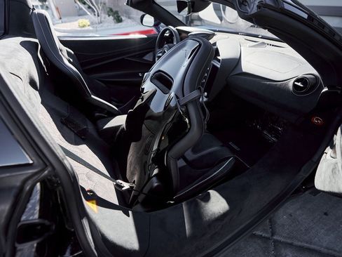 Used 2024 McLaren 750S Spider image 42