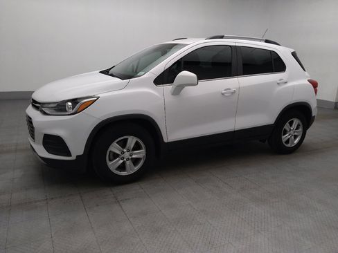 Used 2020 Chevrolet Trax LT FWD image 2