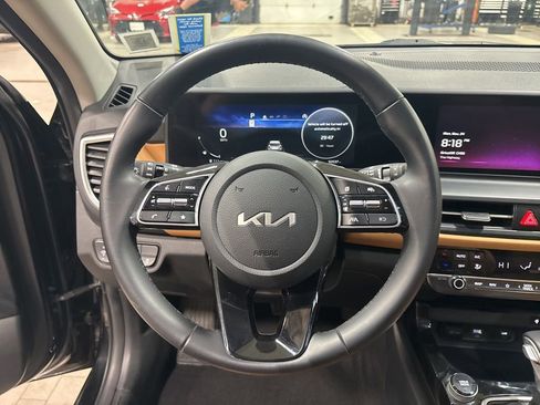 Used 2024 Kia Seltos EX image 4