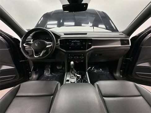 Certified 2022 Volkswagen Atlas Cross Sport SEL R-Line image 23