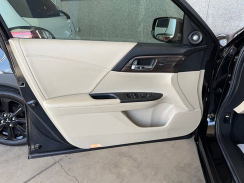 Used 2017 Honda Accord EX-L image 23