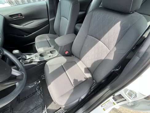 Used 2025 Toyota Corolla LE FWD image 31
