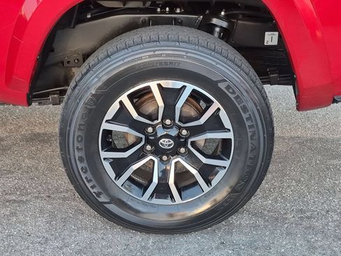 Used 2022 Toyota Tacoma TRD Sport w/ TRD Premium Sport Package AWD/4WD image 9