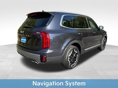 Used 2025 Kia Telluride S FWD image 8