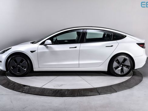Used 2021 Tesla Model 3 Standard Range Plus image 3
