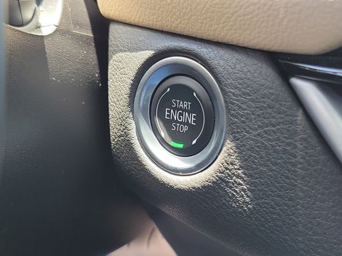 Used 2024 Cadillac XT4 Luxury FWD image 23