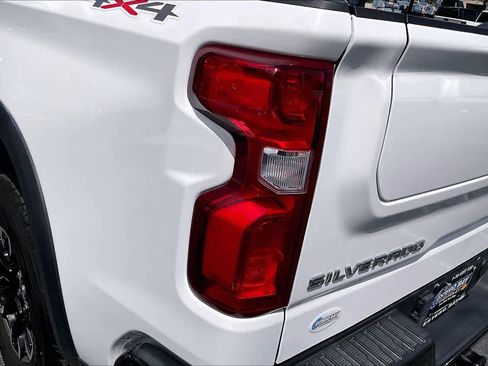 Used 2022 Chevrolet Silverado 1500 ZR2 w/ Technology Package AWD/4WD image 28