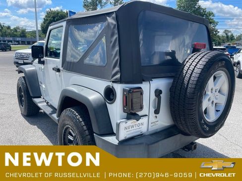 Used 2016 Jeep Wrangler Sport w/ Connectivity Group AWD/4WD image 28