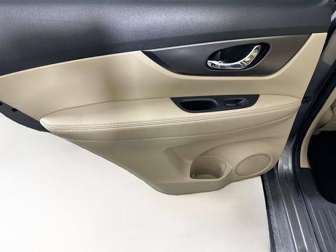 Used 2016 Nissan Rogue SV FWD image 24