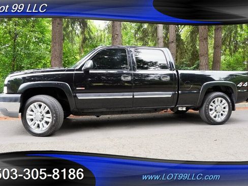 Used 2005 Chevrolet Silverado 2500 LT w/ Heavy-Duty Power Package AWD/4WD image 5