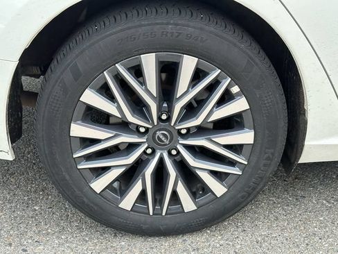 Used 2025 Nissan Altima 2.5 SV FWD image 13