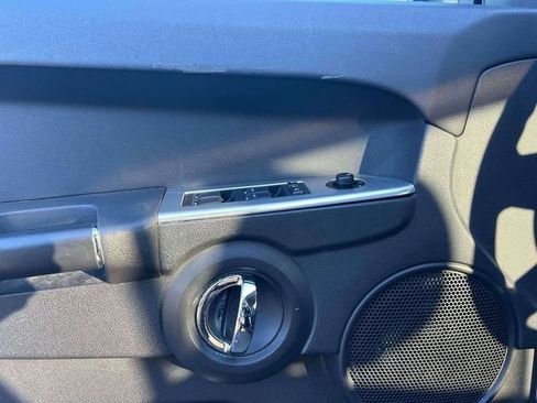Used 2010 Jeep Commander Sport AWD/4WD image 16