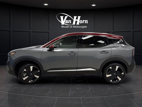 Used 2025 Nissan Kicks SR w/ SR Premium Package image 12