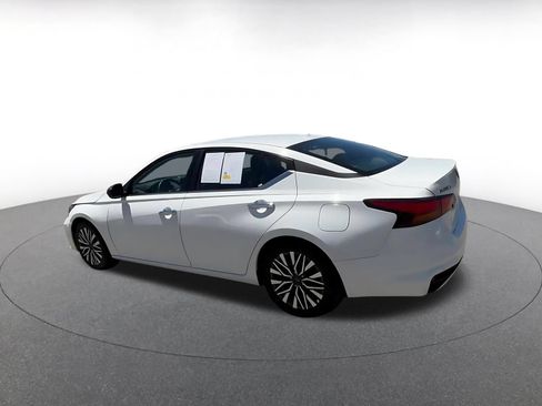 Used 2025 Nissan Altima 2.5 SV FWD image 10