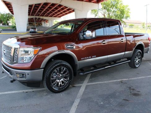 Used 2018 Nissan Titan Platinum Reserve w/ Platinum Utility Package AWD/4WD image 2