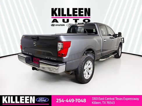 Used 2017 Nissan Titan SV image 8