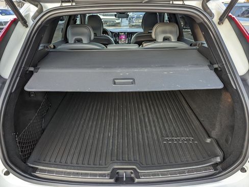 Used 2022 Volvo XC60 B5 R-Design w/ Advanced Package image 44