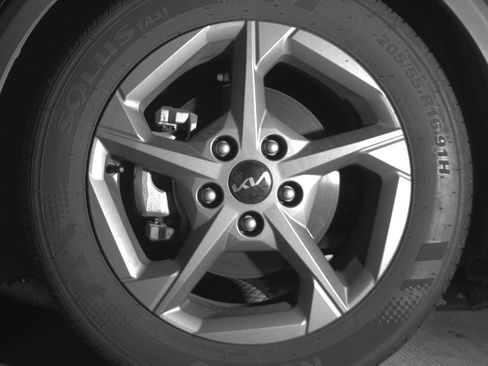 Used 2025 Kia K4 LXS image 12