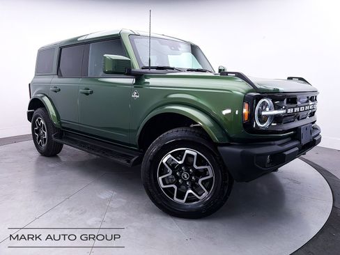 Used 2025 Ford Bronco Outer Banks AWD/4WD image 1