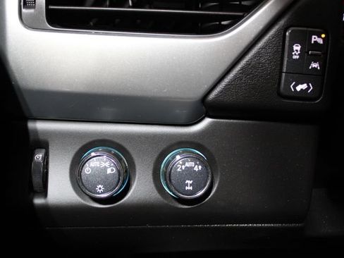 Used 2018 Chevrolet Suburban LT image 38