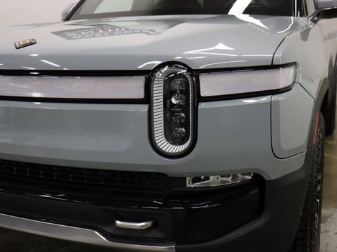 Used 2023 Rivian R1S Adventure image 9