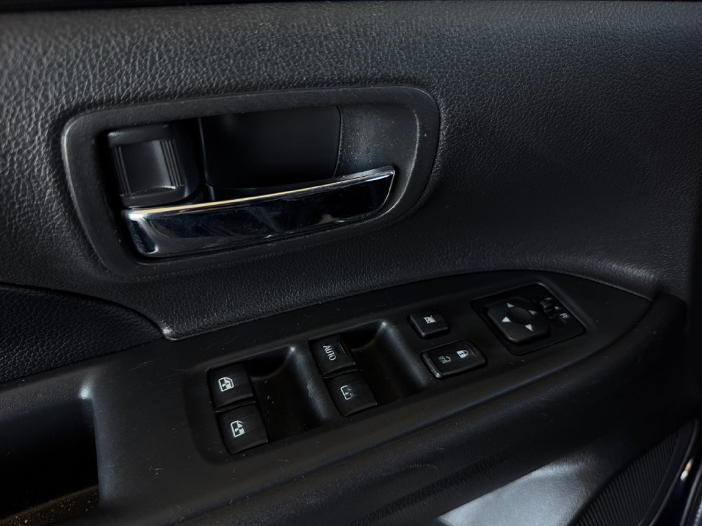 Used 2016 Mitsubishi Outlander SEL FWD image 25