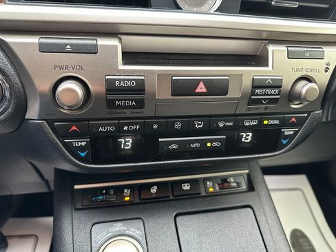 Used 2015 Lexus ES 350 w/ Luxury Package FWD image 19