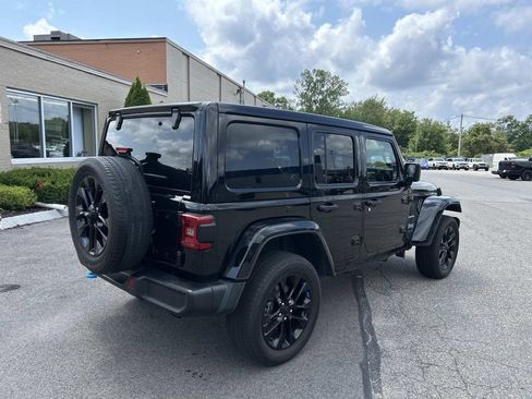 Used 2022 Jeep Wrangler Unlimited Sahara w/ Cold Weather Group AWD/4WD image 6