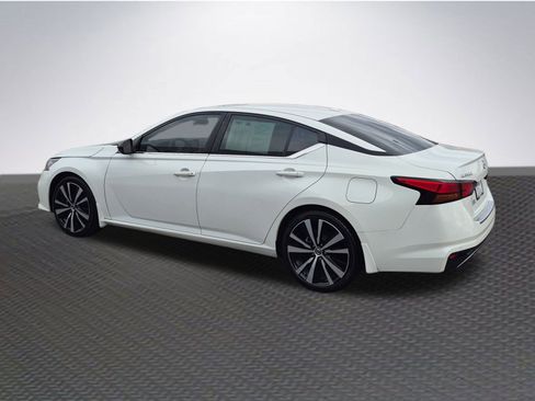 Used 2021 Nissan Altima 2.5 SR w/ SR Premium Package image 5