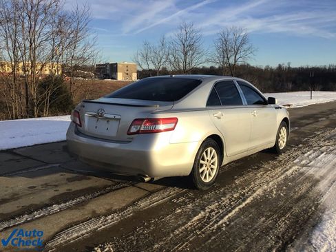 Used 2010 Toyota Camry image 3