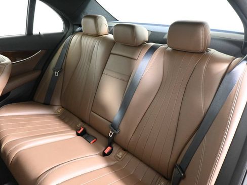 Used 2018 Mercedes-Benz E 300 4MATIC image 4