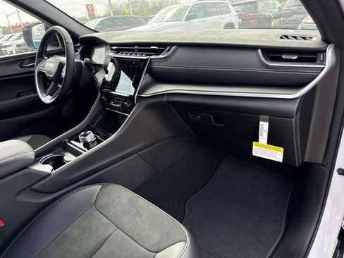 New 2025 Jeep Grand Cherokee L Altitude RWD image 29
