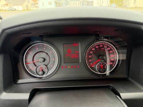 Used 2014 RAM 1500 4x4 Crew Cab w/ Remote Start & Security Group image 10