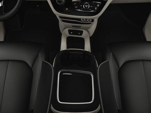 New 2024 Chrysler Pacifica Touring-L image 27