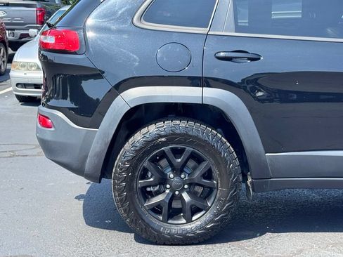 Used 2018 Jeep Cherokee Trailhawk w/ Comfort/Convenience Group AWD/4WD image 44