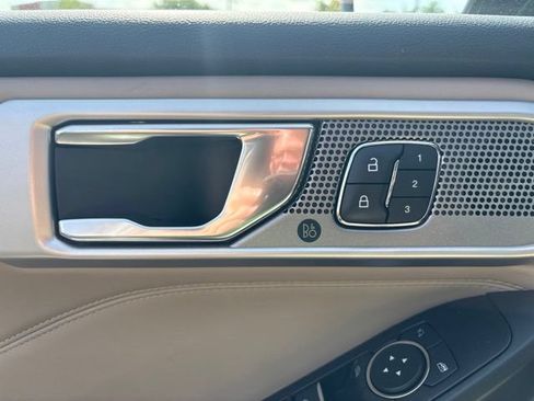 Used 2020 Ford Explorer Limited RWD image 9