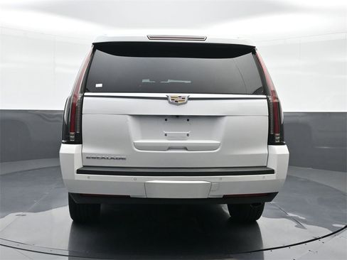 Used 2020 Cadillac Escalade ESV 2WD image 16