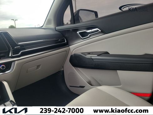 Certified 2025 Kia Sportage EX w/ Premium Package FWD image 19