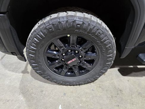 Used 2024 GMC Sierra 2500 Denali w/ Technology Package image 25