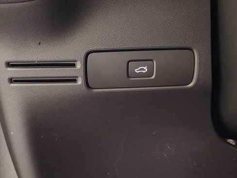 Certified 2026 Volvo XC40 B5 Plus AWD/4WD image 20