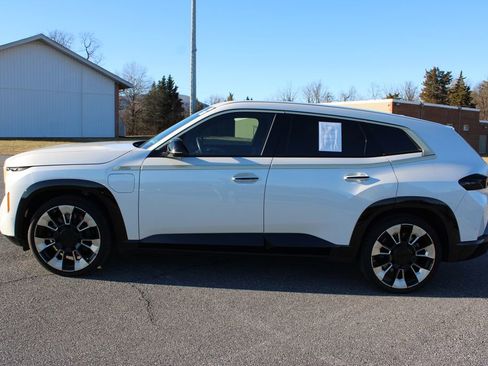 New 2023 BMW XM image 5