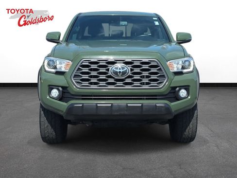 Used 2021 Toyota Tacoma TRD Off-Road image 2
