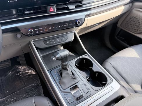 Used 2026 Kia Carnival FWD image 44